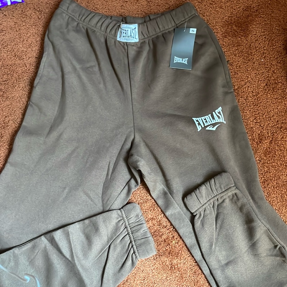 Everlast brown sweatpants size mall fits like medium